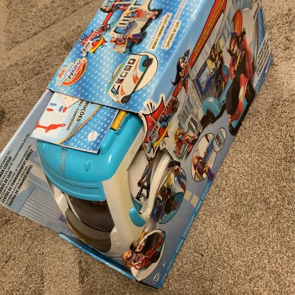 DC Super Hero Girls Transforming School Bus - Picture 5 of 6